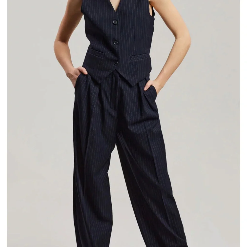 Tansley Pleated Trousers - Navy Pinstripe - Picture 5 of 8